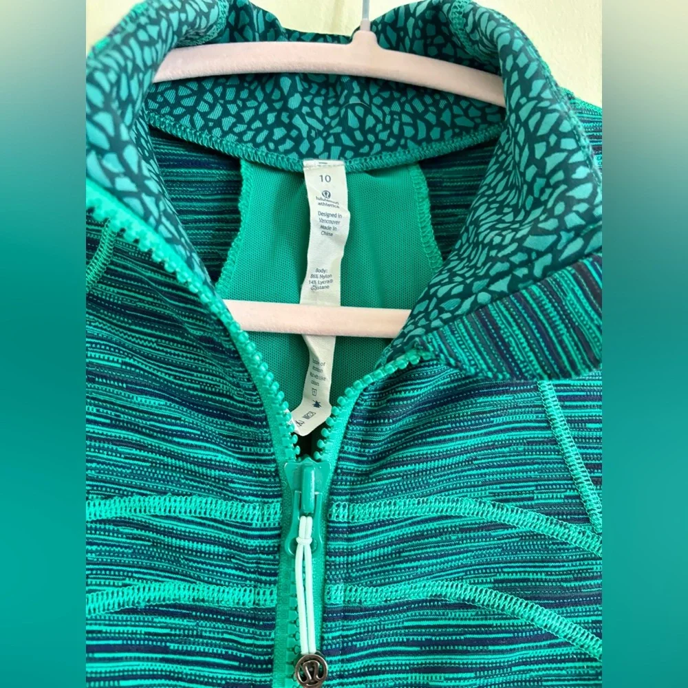 Lululemon Define Jacket in Cyber Jungle Hero Blue Green Striped Colorway Size 10